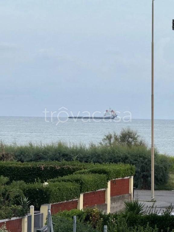 appartamento in vendita a Carrara in zona Marina di Carrara