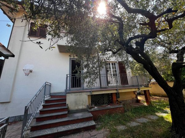 casa indipendente in vendita a Carrara in zona Marina di Carrara