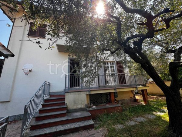 casa indipendente in vendita a Carrara in zona Marina di Carrara