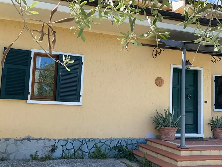 casa indipendente in vendita a Carrara in zona Avenza