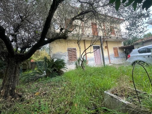 casa indipendente in vendita a Carrara in zona Fossone