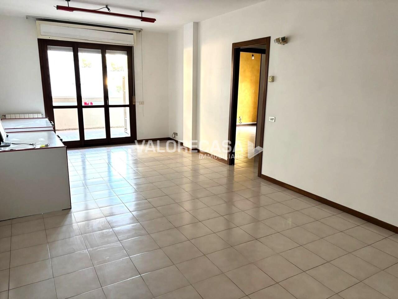 appartamento in vendita a Carrara in zona Avenza