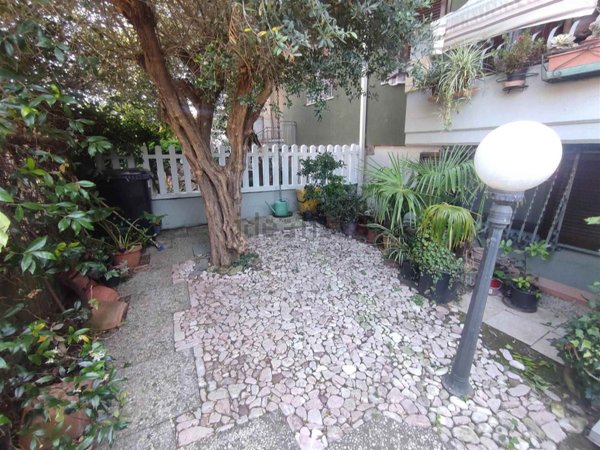 casa indipendente in vendita a Carrara in zona Avenza