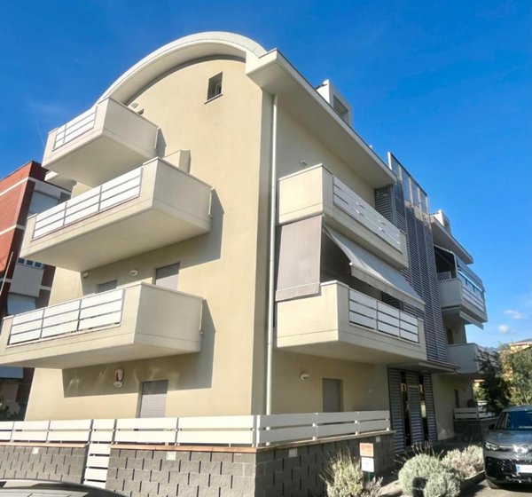 appartamento in vendita a Carrara in zona Avenza