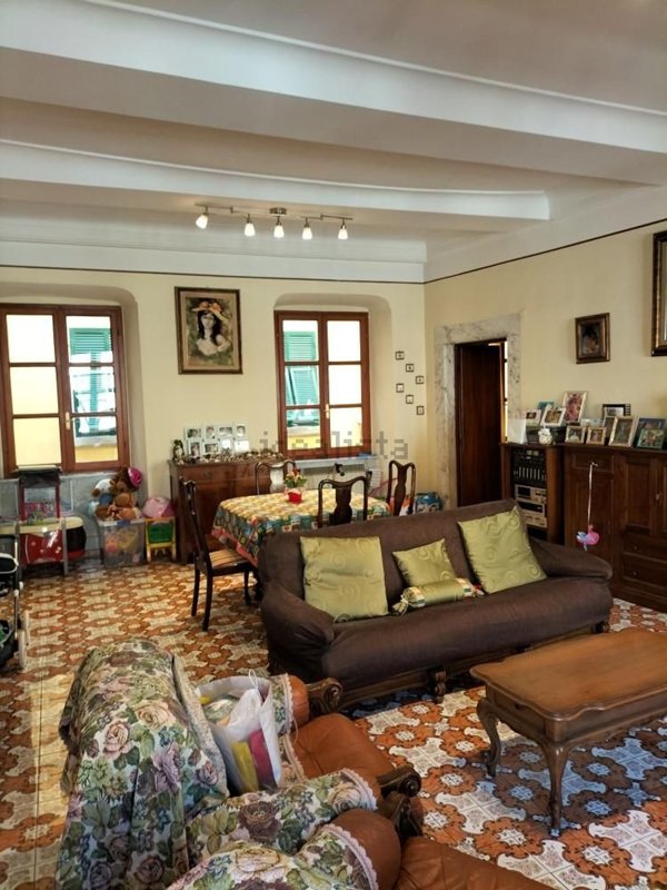 appartamento in vendita a Carrara in zona Centro Città