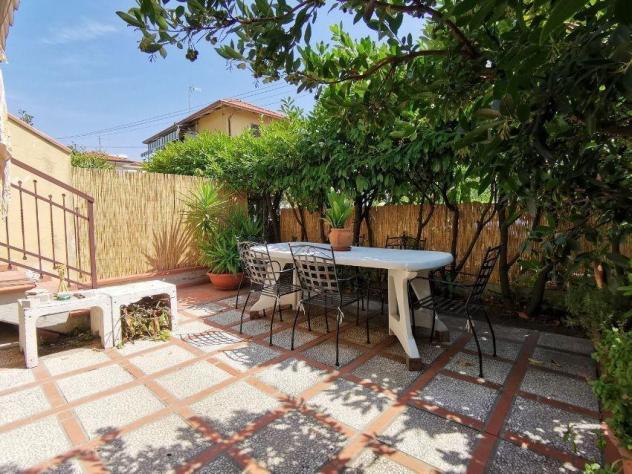 casa indipendente in vendita a Carrara in zona Marina di Carrara