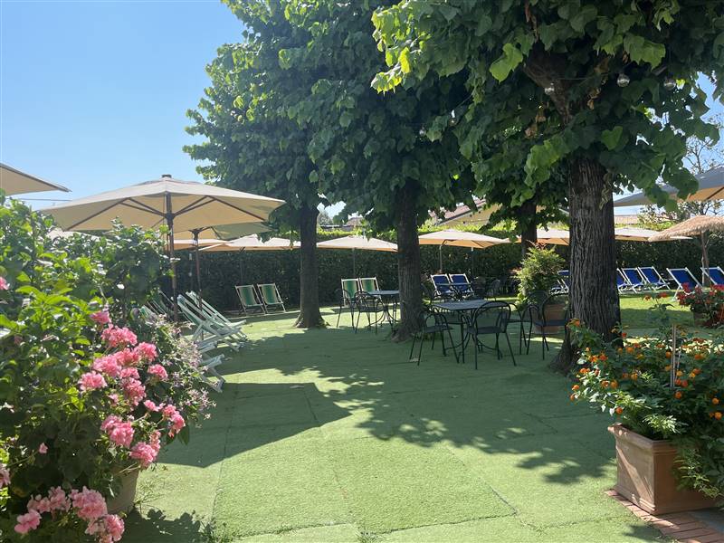 negozio in vendita a Carrara in zona Marina di Carrara