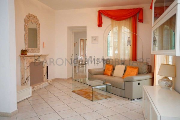 casa indipendente in vendita a Carrara