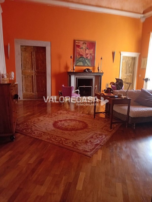 appartamento in vendita a Carrara in zona Centro Città