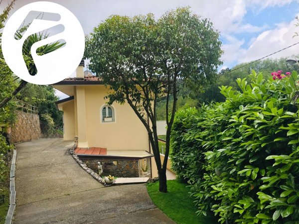 casa indipendente in vendita a Carrara in zona La Foce