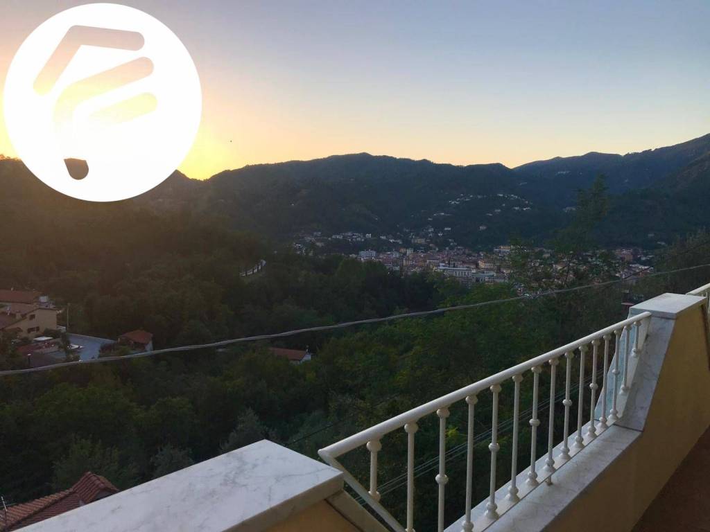 casa indipendente in vendita a Carrara in zona Centro Città