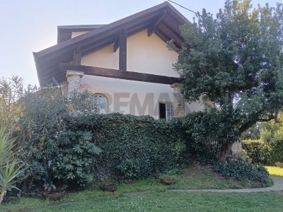 casa indipendente in vendita a Carrara