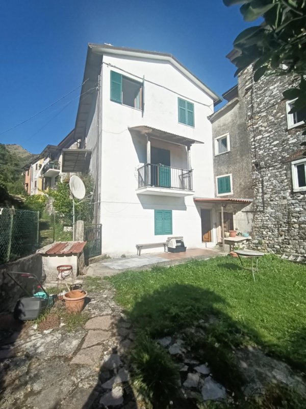 casa indipendente in vendita a Carrara in zona Colonnata