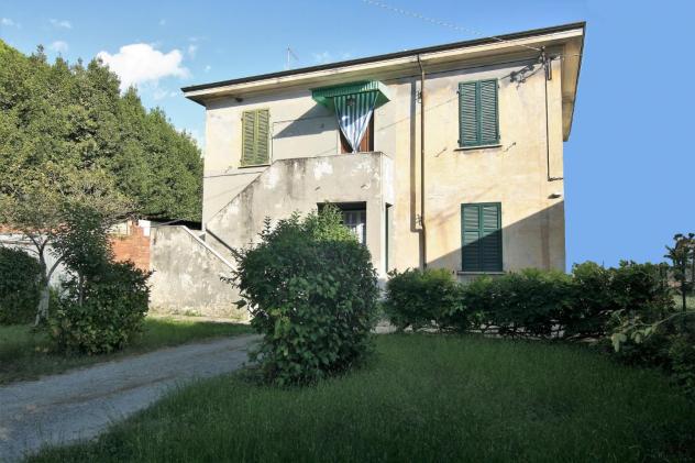 casa indipendente in vendita a Carrara in zona Avenza