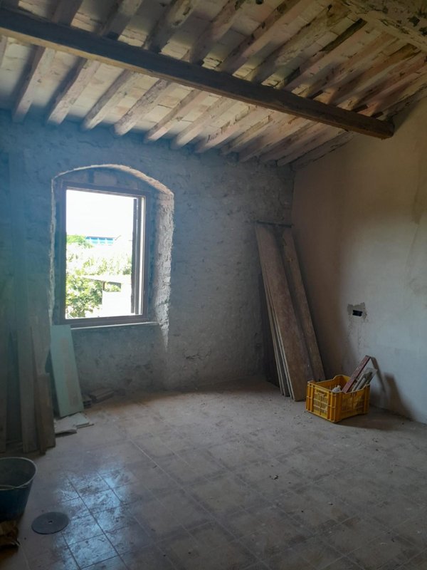 casa indipendente in vendita a Carrara in zona Avenza