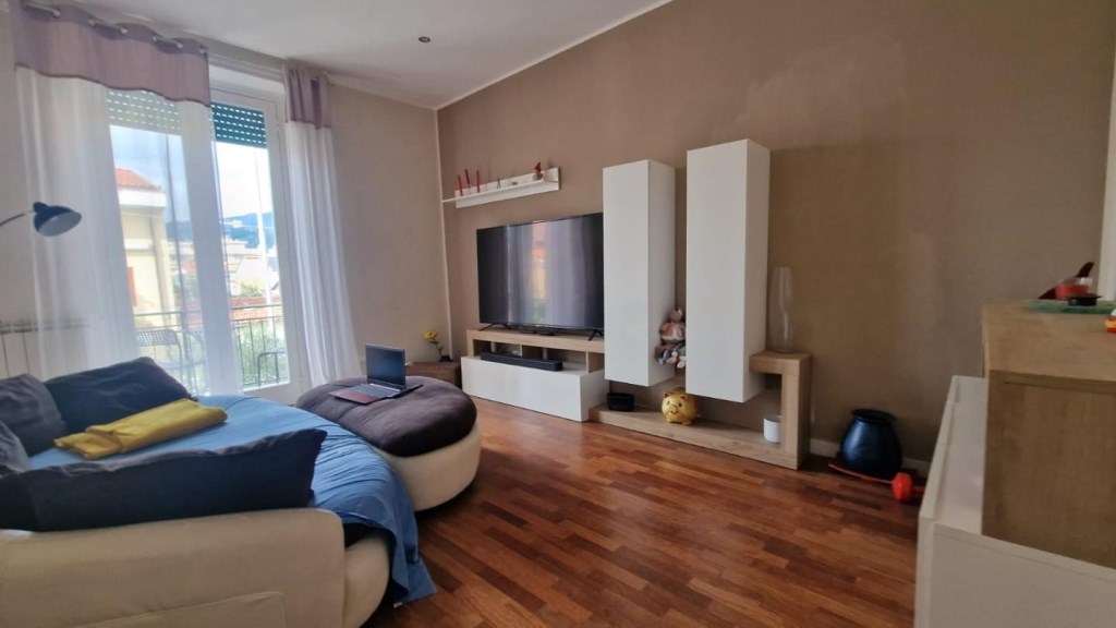 appartamento in vendita a Carrara in zona Marina di Carrara