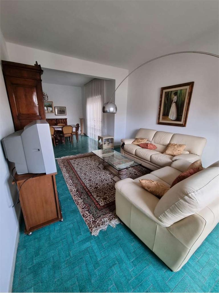 pentavano in vendita a Carrara in zona Marina di Carrara