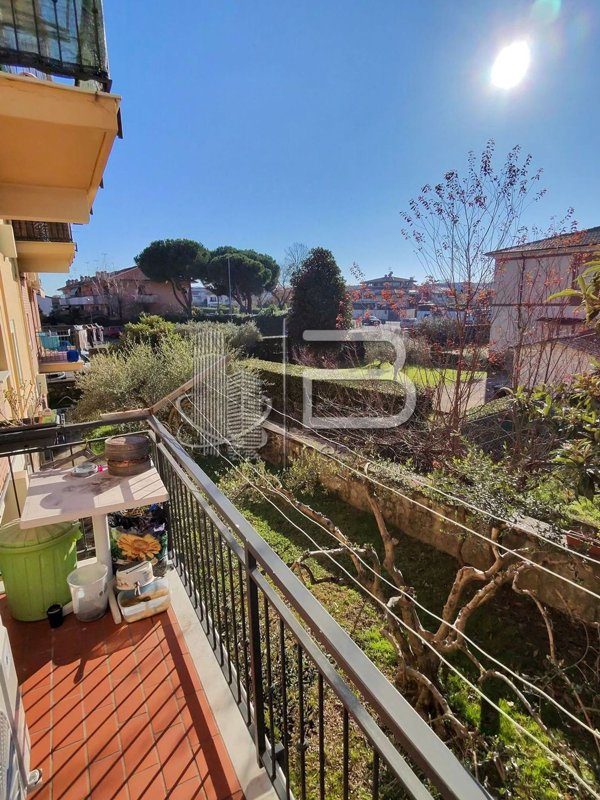 appartamento in vendita a Carrara in zona Avenza