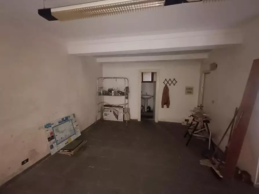 ufficio in vendita a Carrara in zona Avenza