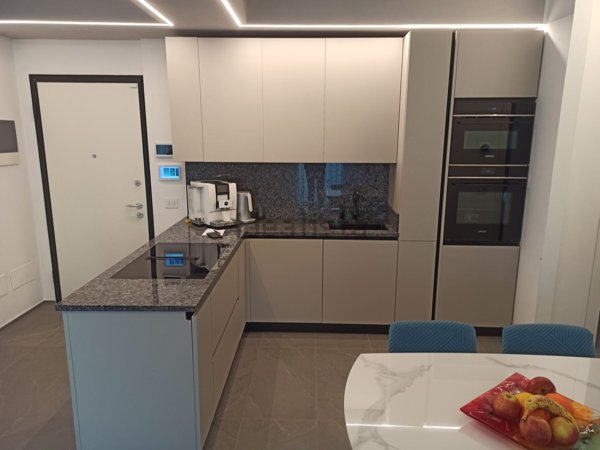 appartamento in vendita a Carrara in zona Avenza