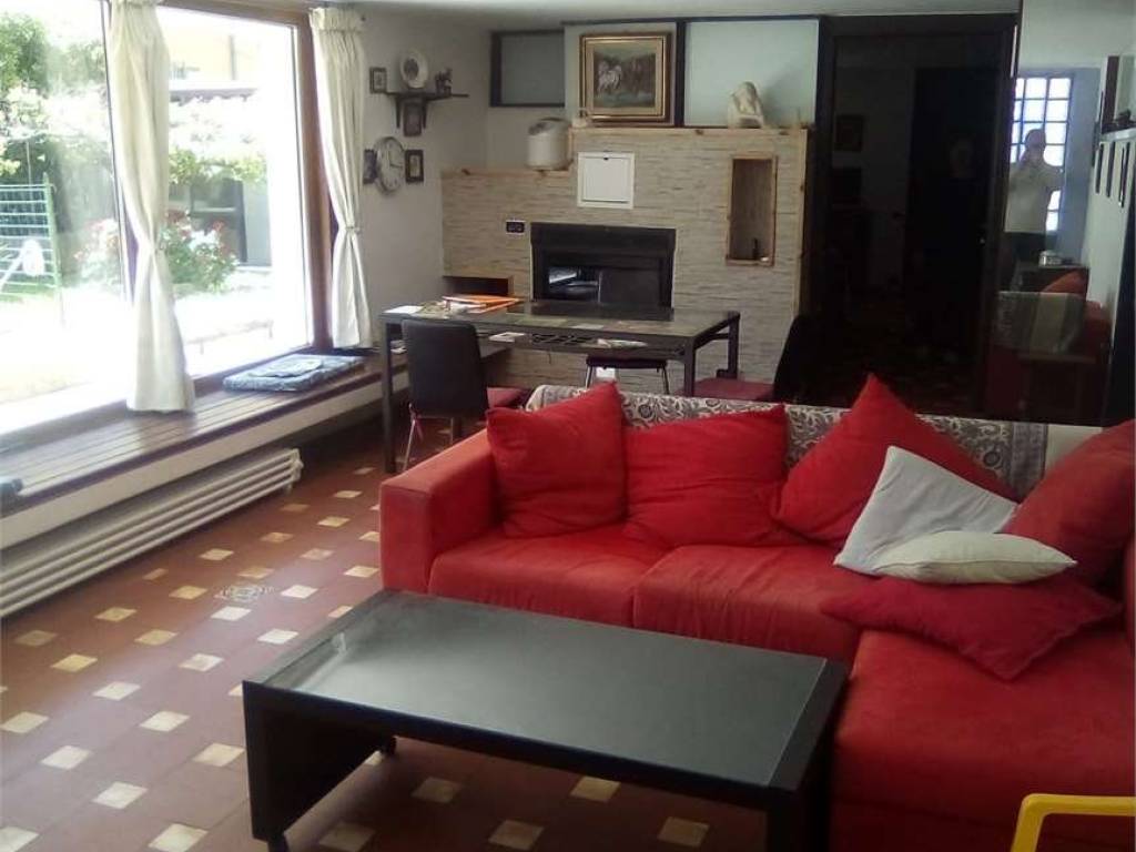 appartamento in vendita a Carrara in zona Marina di Carrara