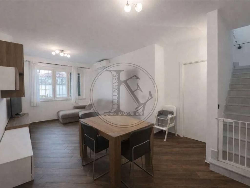 casa indipendente in vendita a Carrara in zona Marasio