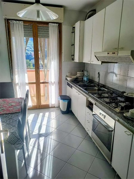 appartamento in vendita a Carrara in zona Bonascola