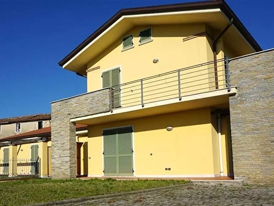 casa indipendente in vendita a Carrara in zona Avenza