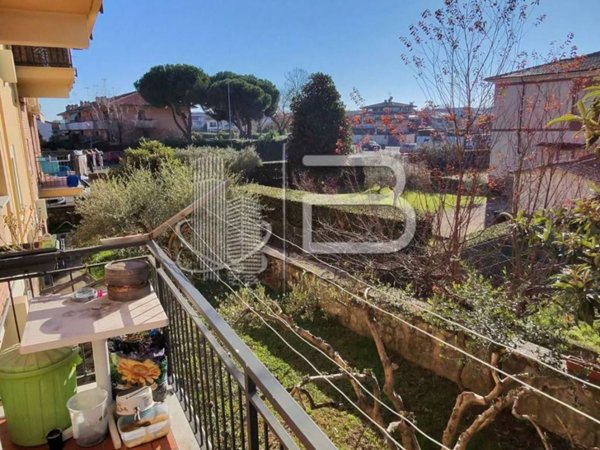 appartamento in vendita a Carrara in zona Avenza