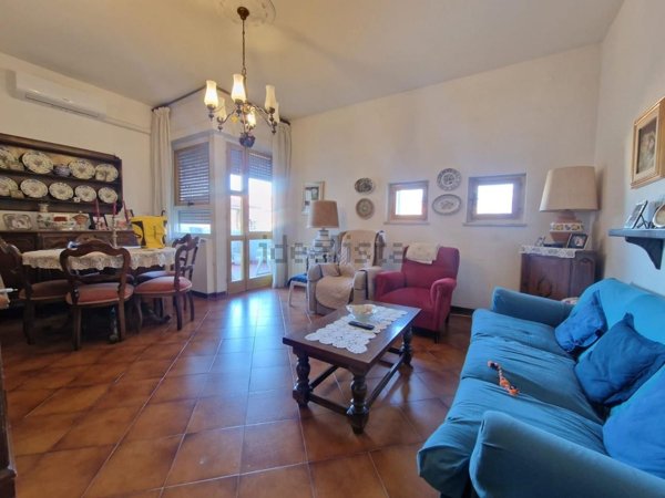 appartamento in vendita a Carrara in zona Marina di Carrara