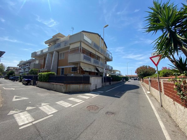 appartamento in vendita a Carrara in zona Marina di Carrara