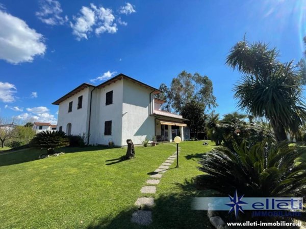 casa indipendente in vendita a Carrara in zona Marina di Carrara