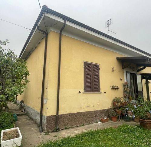 casa indipendente in vendita a Carrara in zona Fossone