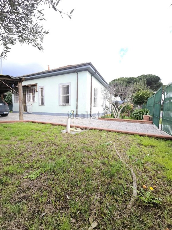 casa indipendente in vendita a Carrara in zona Fossone