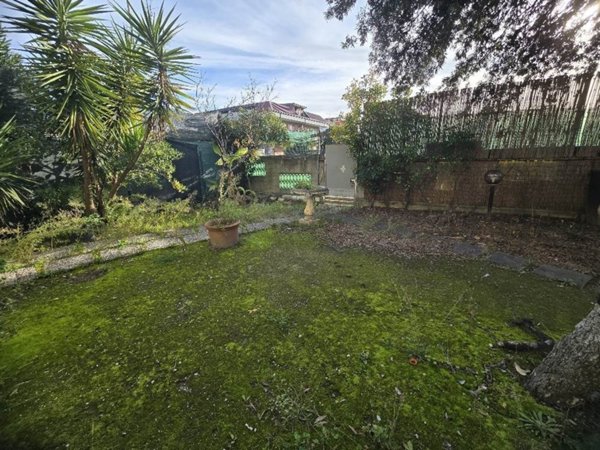 appartamento in vendita a Carrara in zona Marina di Carrara