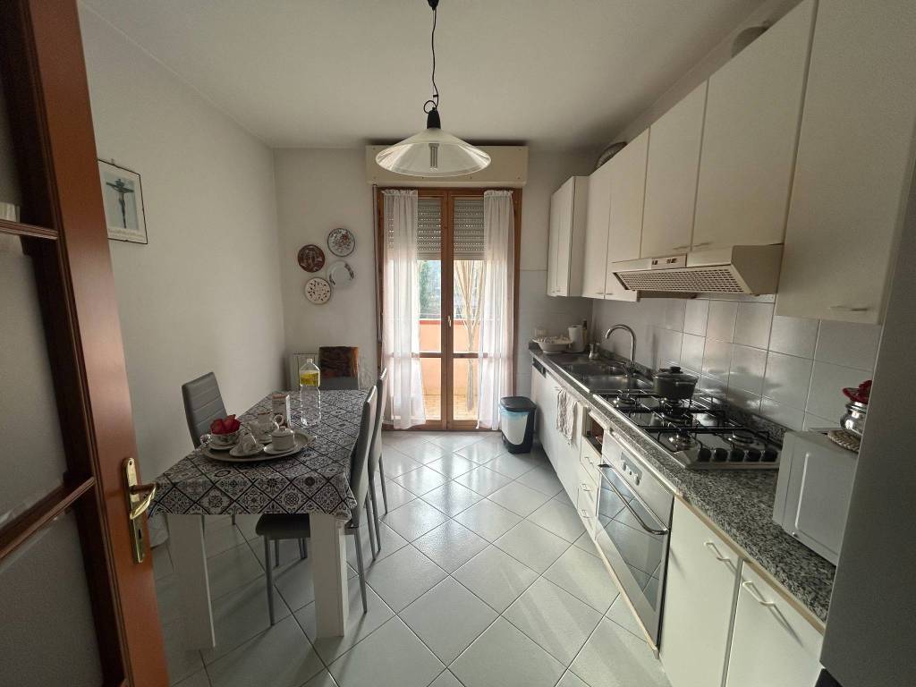 appartamento in vendita a Carrara in zona Bonascola