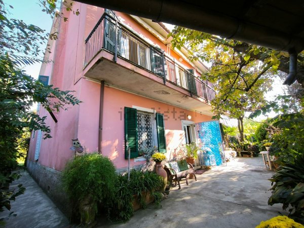 casa indipendente in vendita a Carrara in zona Monteverde