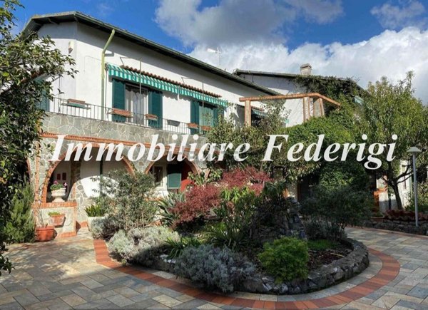 casa indipendente in vendita a Carrara in zona Sant'Antonio