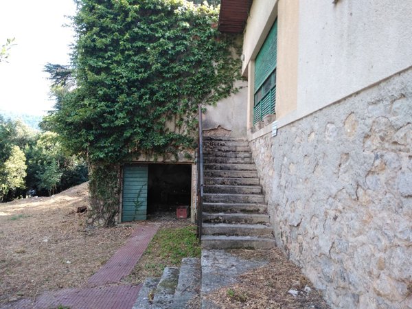 casa indipendente in vendita a Carrara
