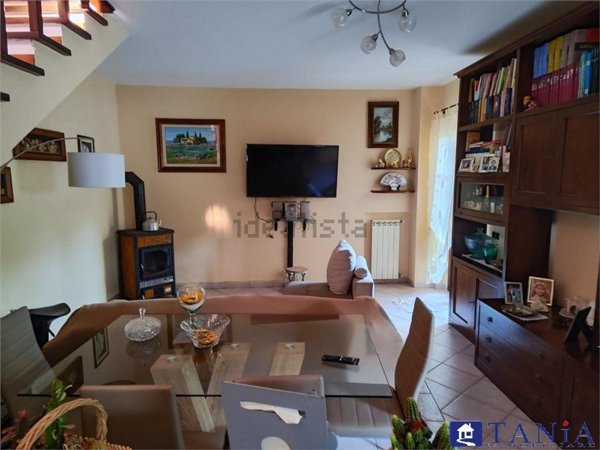 casa indipendente in vendita a Carrara in zona Marina di Carrara