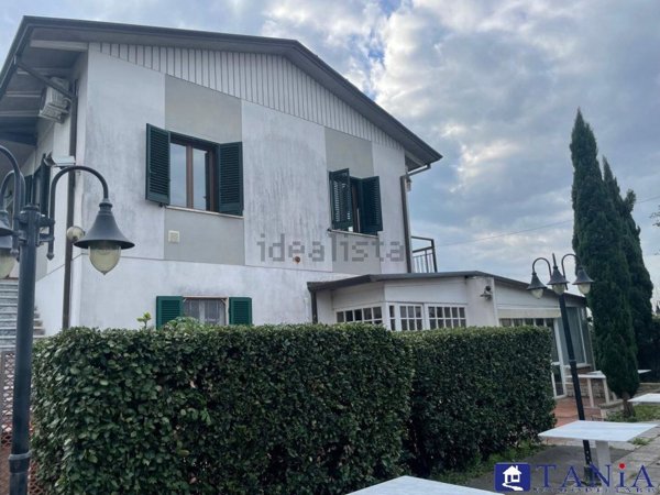 casa indipendente in vendita a Carrara in zona Marina di Carrara