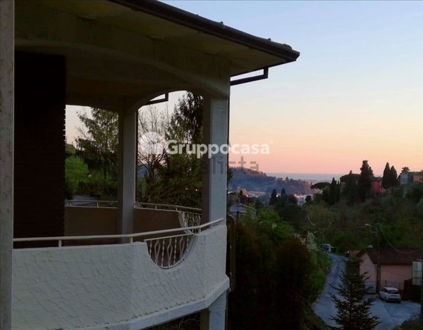 casa indipendente in vendita a Carrara