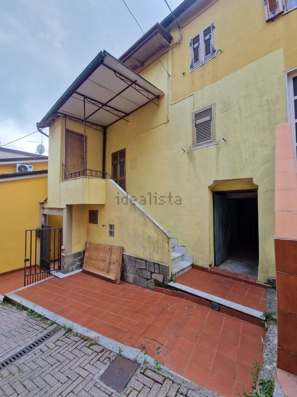 casa indipendente in vendita a Carrara in zona Castelpoggio