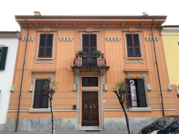 casa indipendente in vendita a Carrara in zona Marina di Carrara
