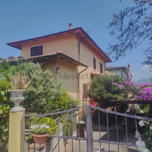 casa indipendente in vendita a Carrara in zona Marina di Carrara