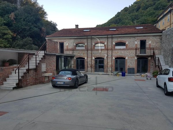 casa semindipendente in vendita a Carrara in zona Linara