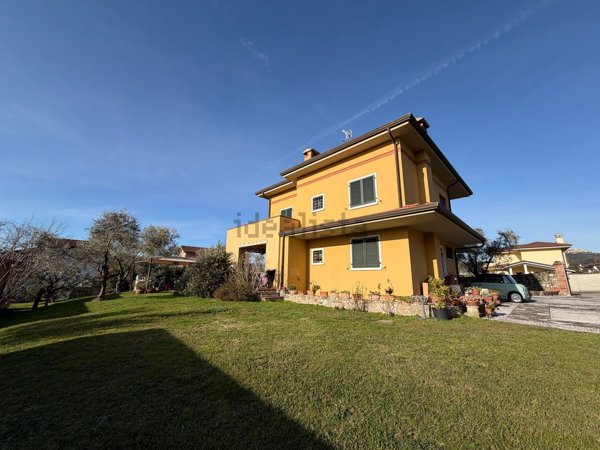 casa indipendente in vendita a Carrara in zona Fossone