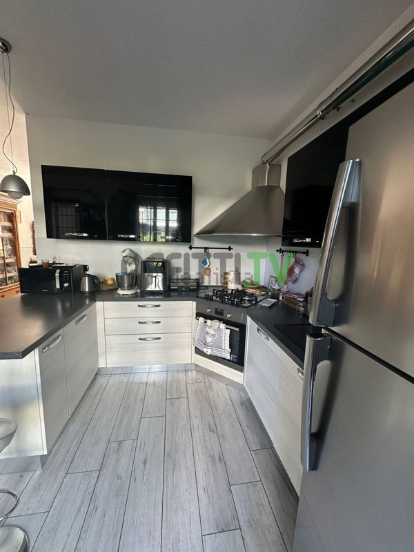 casa indipendente in vendita a Carrara in zona Avenza