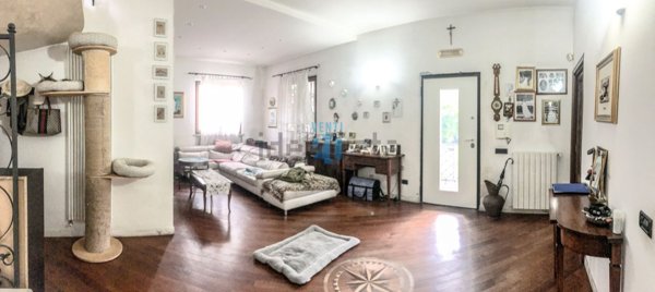 casa indipendente in vendita a Carrara in zona Avenza