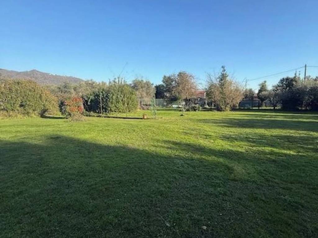 casa indipendente in vendita a Carrara in zona Avenza